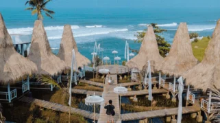 Akomodasi dekat Pantai Karang Taraje: Pilihan Terbaik untuk Liburan