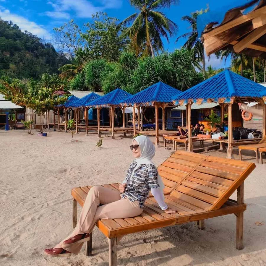 Aktivitas Pendukung dan Fasilitas di Sekitar Pantai