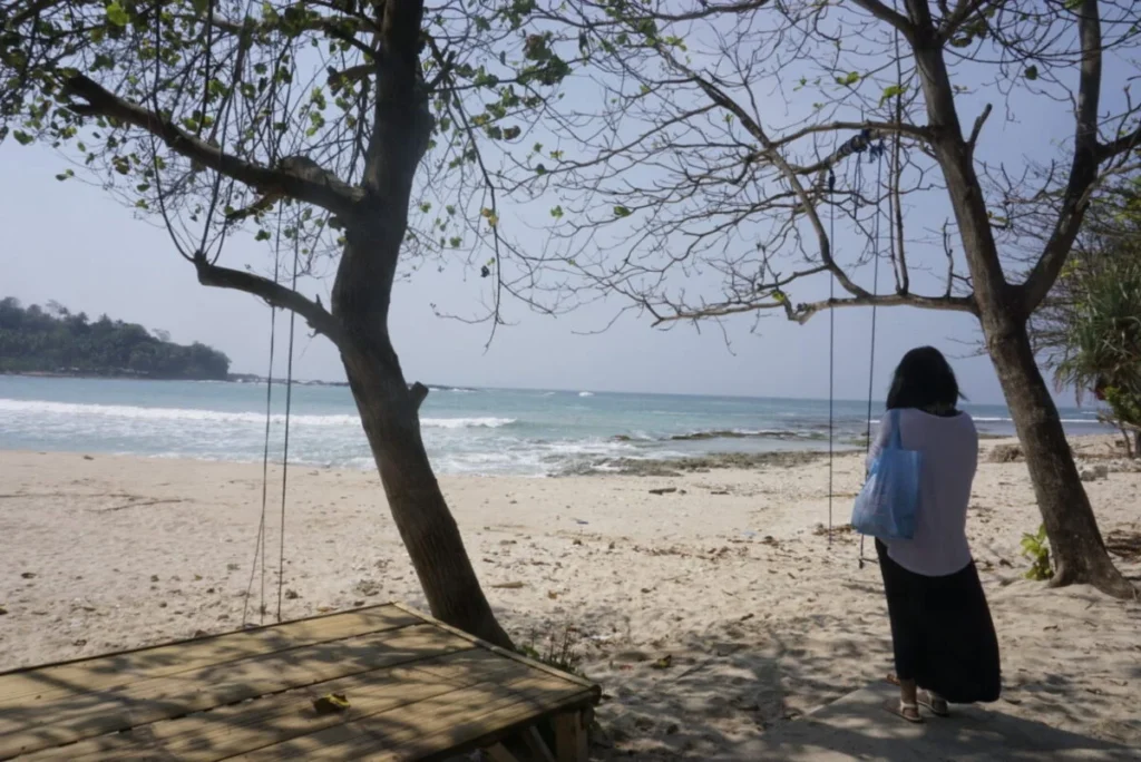 Aktivitas Seru di Sekitar Pantai Legon Pari