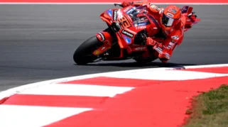 Alex Marquez Juara MotoGP Spanyol 2026, Marc Marquez Terjatuh di Tikungan 11