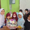 Amal Sosial bagi Siswa Kurang Mampu, TK Sartika Banjarsawah Tanamkan Empati Sejak Dini