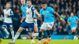 Arne Slot Dilema Taktik Setelah Kalah 4-0 dari Manchester City di Piala FA
