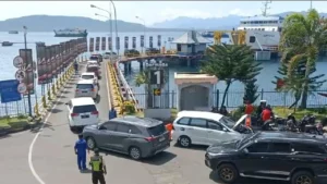 Arus Balik Lebaran H+9 Masih Membuat Antrean di Pelabuhan Ketapang Mengular