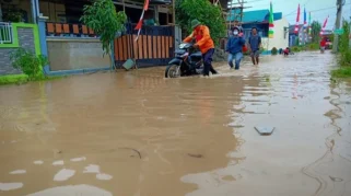 Banjir 2 Meter Rendam Perumahan di Parungpanjang, Bogor, 1.377 Warga Terdampak