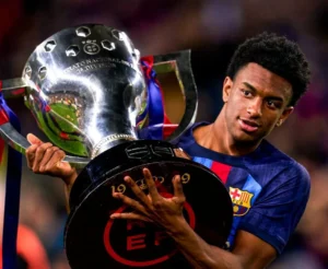 Barcelona Tetapkan Harga Jual Alejandro Balde Sebesar €50 Juta