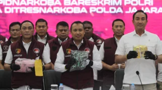 Bareskrim Polri Sita Tas dan Ponsel Usai Tangkap Buronan Narkoba "The Doctor" di Malaysia
