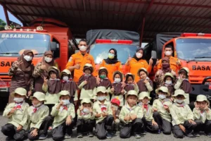 Basarnas Banyuwangi Kenalkan SAR pada Siswa TK Khadijah dalam Program SAR Goes To School