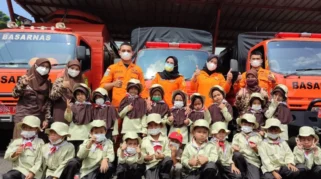 Basarnas Banyuwangi Kenalkan SAR pada Siswa TK Khadijah dalam Program SAR Goes To School