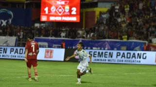 Beckham Putra dan Adam Alis Siap Gunting Gol di Padang, Teja dan Rekan Perkuat Pertahanan Persib