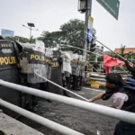 Bentrokan Demonstrasi Upah Murah di Caracas, Polisi Tembakkan Gas Air Mata
