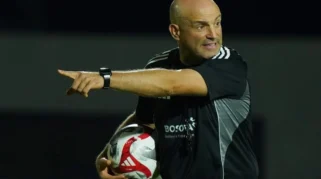 Bernardo Tavares Siapkan Strategi Jitu untuk Persebaya Hadapi Arema FC di Derbi Jatim