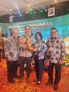 Bio Farma Raih Anugerah Lingkungan PROPER Emas 2025