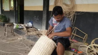 Bisnis pembuatan kerajinan anyaman rotan Banyuwangi: Peluang dan Tantangan