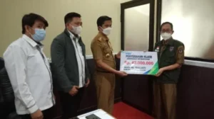 BPJS Ketenagakerjaan Serahkan Santunan Kematian Rp 42 Juta kepada Keluarga di Banyuwangi