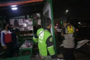 Brimob Polda Metro Jaya Bubarkan Remaja yang Menggelar Pesta Miras di Jakarta Timur