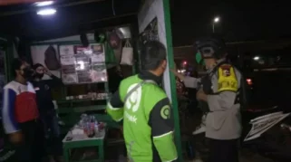 Brimob Polda Metro Jaya Bubarkan Remaja yang Menggelar Pesta Miras di Jakarta Timur