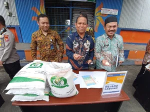 Bulog Banyuwangi Mulai Salurkan Banpang Beras dan Minyak untuk 211.782 Keluarga