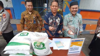 Bulog Banyuwangi Mulai Salurkan Banpang Beras dan Minyak untuk 211.782 Keluarga