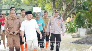 Bupati Bondoweso Tinjau Banjir Wonoboyo, Rencanakan Penanganan Permanen