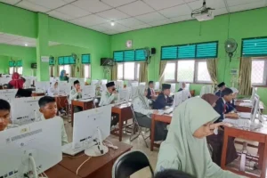 Bupati Ipuk Tinjau Pelaksanaan TKA SMP di Banyuwangi, 24.681 Siswa Ikuti Ujian Nasional