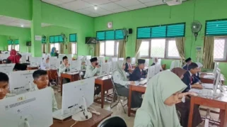 Bupati Ipuk Tinjau Pelaksanaan TKA SMP di Banyuwangi, 24.681 Siswa Ikuti Ujian Nasional