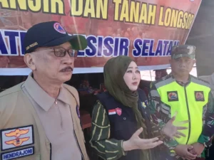 Bupati Serahkan Bantuan dan Layanan Terpadu untuk Warga Wringin