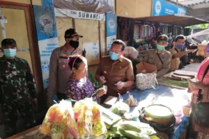 Bupati Situbondo Respons Keluhan Pedagang Kuliner Pantura