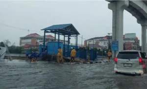CCTV Palembang Terekam Banjir Parah, Jalanan Macet Akibat Hujan Deras
