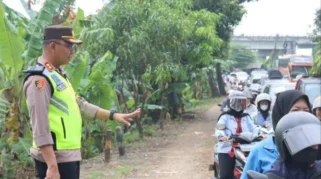 Dandim 0825/Banyuwangi Turun Langsung Atur Lalu Lintas di Jalur Ketapang