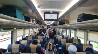 Dari Gerbong Kereta Api ke Persebaya Academy! Perjuangan 4 Jam Erlangga Kejar Mimpi Jadi Pemain Sepak Bola Profesional