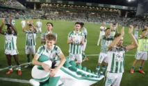 Deportivo se impone al Córdoba y afianza su puja por el ascenso