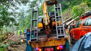 Desa Tempur, Jepara Alami Lima Longsor dalam Sebulan, Akses Jalan Terputus