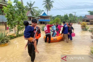 Di Tengah Luka Bencana, UT Hadir Langsung di Sungai Landia Bantu Warga Bangkit