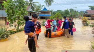 Di Tengah Luka Bencana, UT Hadir Langsung di Sungai Landia Bantu Warga Bangkit