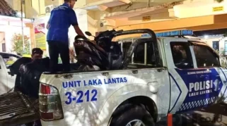 Diduga Terlibat Kejar-kejaran, Daihatsu Sigra Terguling di Jalan Trunojoyo, Jember