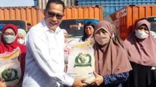 Direktur Pemasaran Bulog Pantau Langsung Distribusi Bantuan Pangan di Lombok Utara, NTB