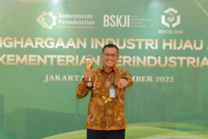 Direktur Utama Kaltim Methanol Industri Raih Penghargaan Green Leadership