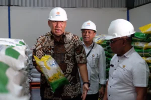 Dirut Bulog Pantau Langsung Penyaluran Bantuan Pangan di Mojokerto