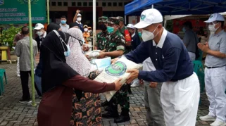 Distribusi Bantuan Pangan di Kelurahan Kedaung Kali Angke Capai 3.827 Keluarga