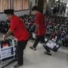 Distribusi Koper Haji Bondowoso Selesai dalam Dua Hari, 916 Calon Jemaah Terima Perlengkapan