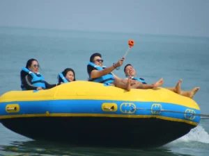 Donat Boat Terbalik, Lima Wisatawan Luka di Pantai Harapan Ammani, Pinrang
