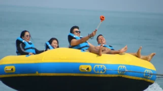 Donat Boat Terbalik, Lima Wisatawan Luka di Pantai Harapan Ammani, Pinrang