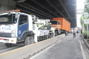 Driver Ojol Meninggal Tertabrak Truk Usai Pindah ke Jalur Cepat di Jakarta Utara