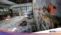 Dua Kelas SDN Kutakarang 3 Pandeglang Rusak Akibat Tanah Bergerak, Siswa Belajar di Dapur dan Perpustakaan