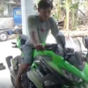 Edan! Pria Sidoarjo Nyaris Dimassa Saat Beli Kawasaki Ninja Pakai Uang Mainan di Jember