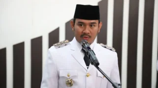 Eks Bupati Bekasi Ade Kuswara dan ayahnya segera disidang di Meja Hijau