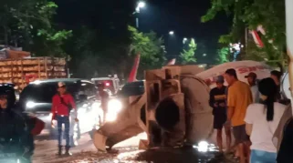 Enam Mobil Tabrakan di Bojonegoro Akibat Rem Truk Molen Rusak