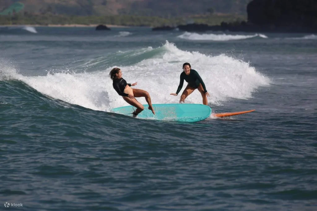 Etika dan Keamanan dalam Aktivitas Selancar Ombak Pantai Tanjung Layar
