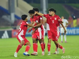 Fadly Alberto Dicoret Timnas U-20 setelah Tendangan Kungfu di EPA Bhayangkara FC