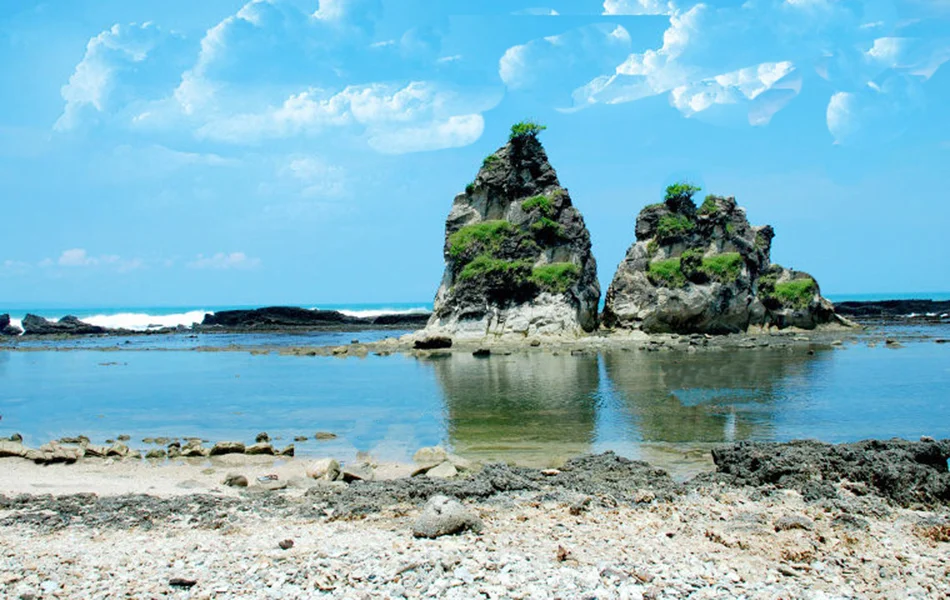 Fasilitas dan Aktivitas Utama di Pantai Sawarna Srikandi